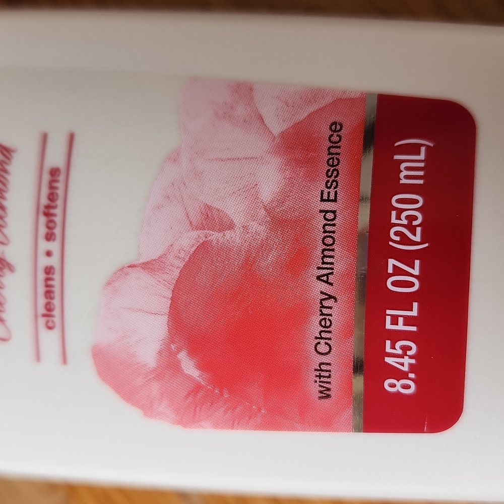 Jergens Moisturizing Hand Wash & Bar Soap Original Cherry Almond Essence‎ - Picture 3 of 10